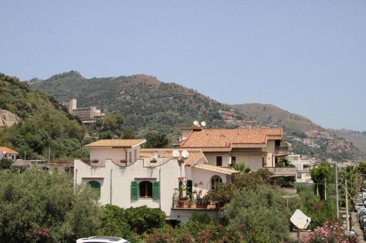 Poseidone Sea Apartment Taormina Mazzeo Exterior foto