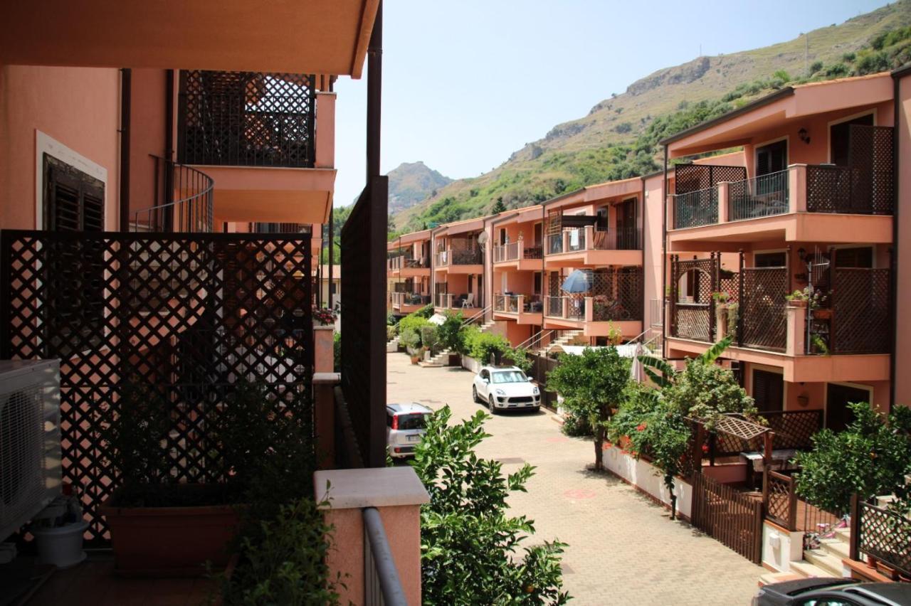 Poseidone Sea Apartment Taormina Mazzeo Exterior foto